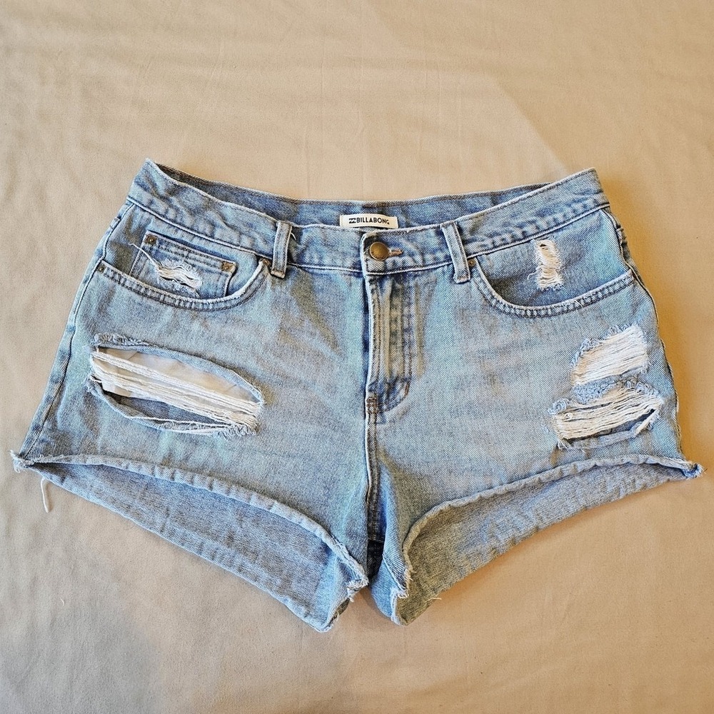 Billabong Distressed Ripped Raw Hem Denim Shorts Size 31 (32"W) 2.5" Inseam